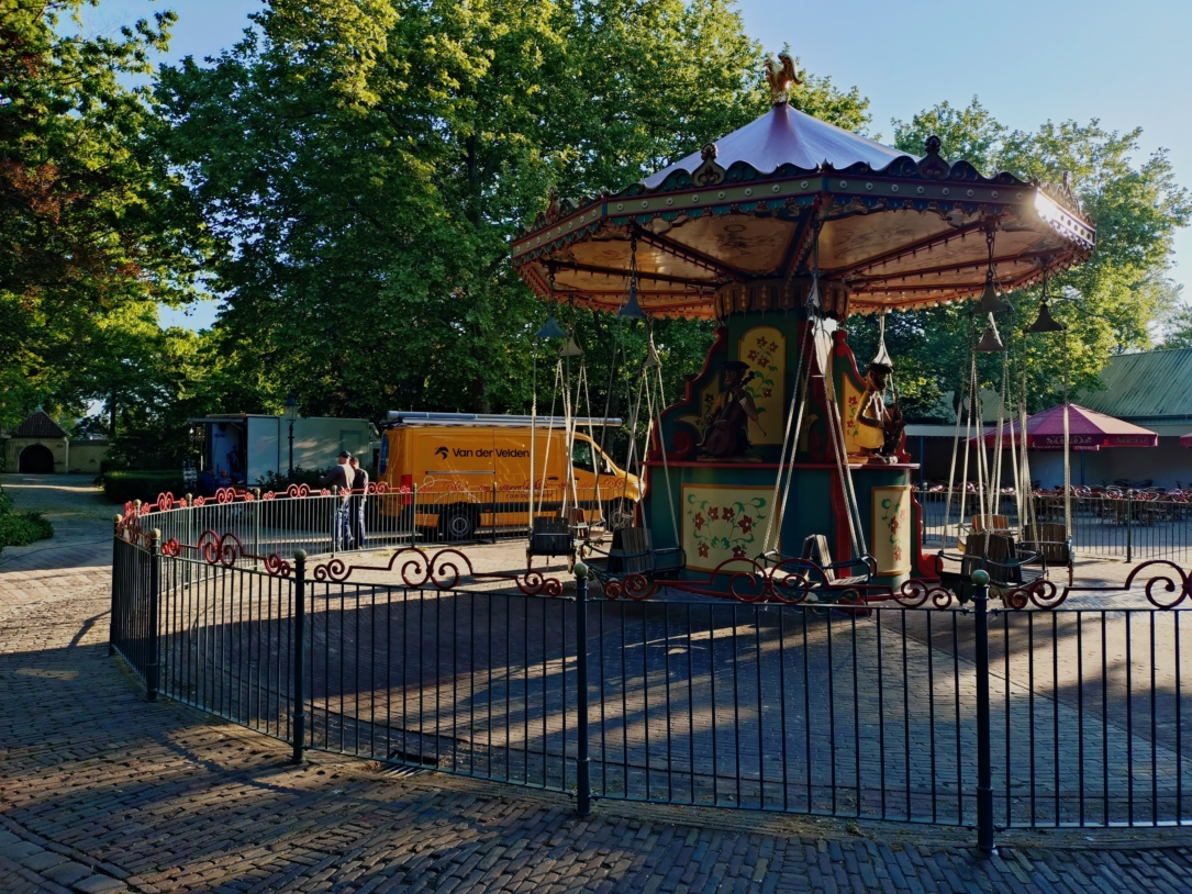 Carousel blocking the pipe
